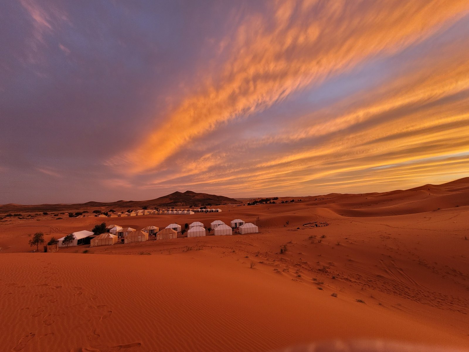 Luxury desert camp in Erg Chebbi