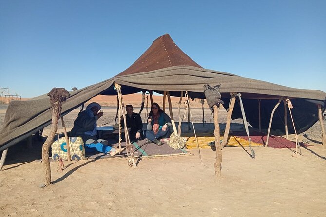 Meeting nomadic family in Sahara desert